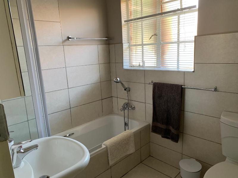 Comfortable Furnished Apartment Wi-fi free Parking - image 6
