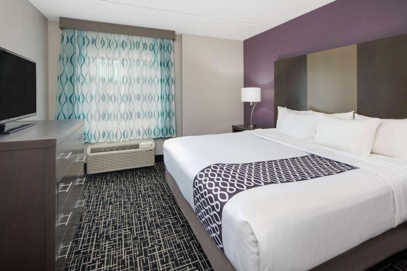 One-Bedroom King Suite - Non-Smoking image 1