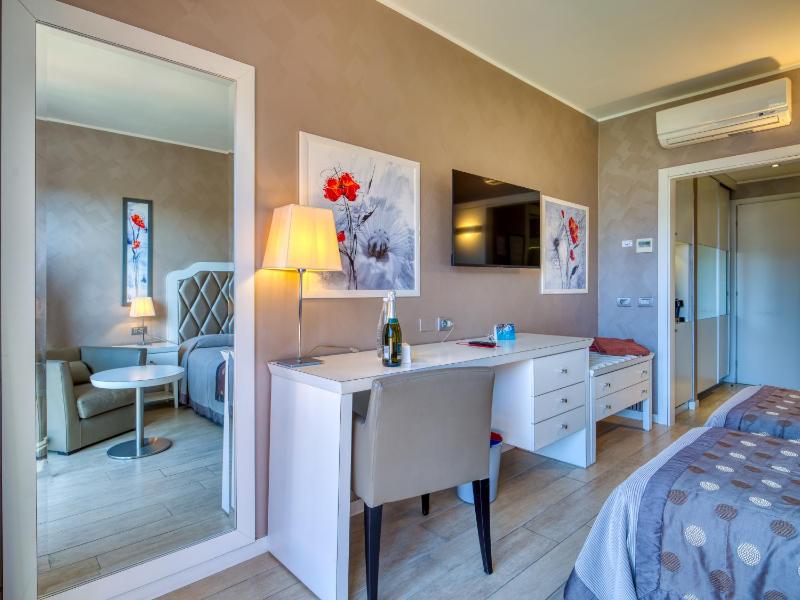Superior Double Room image 4