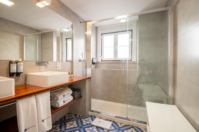 Bica FLH Suites - image 3
