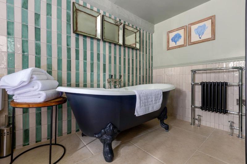 Deluxe Double Room image 4