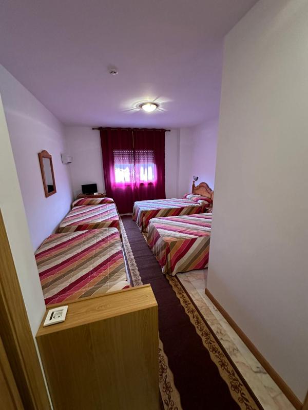 Quadruple Room with Private Bathroom image 3