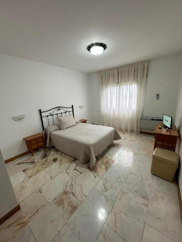 Deluxe Queen Room image 1