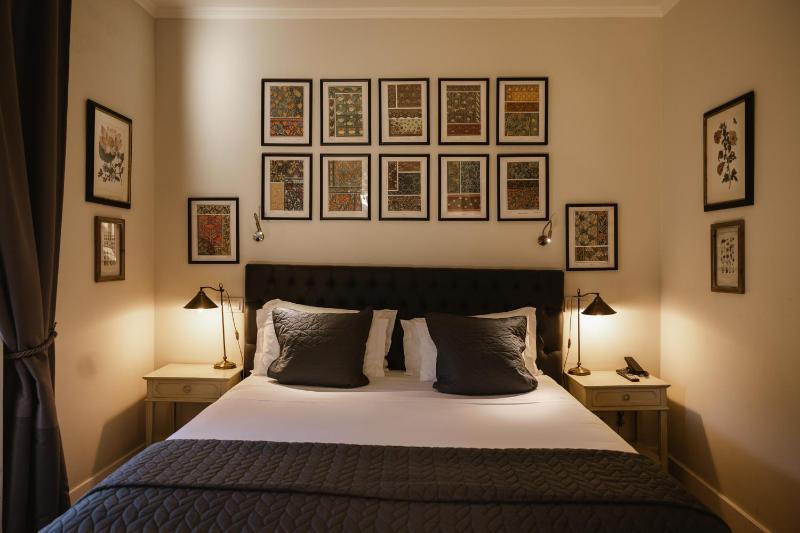 Junior Suite with Garden View image 2