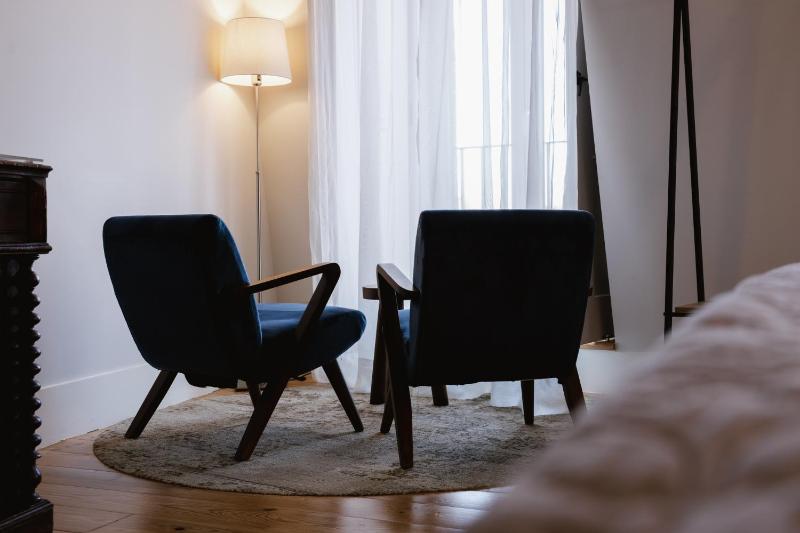 Deluxe King Room image 2