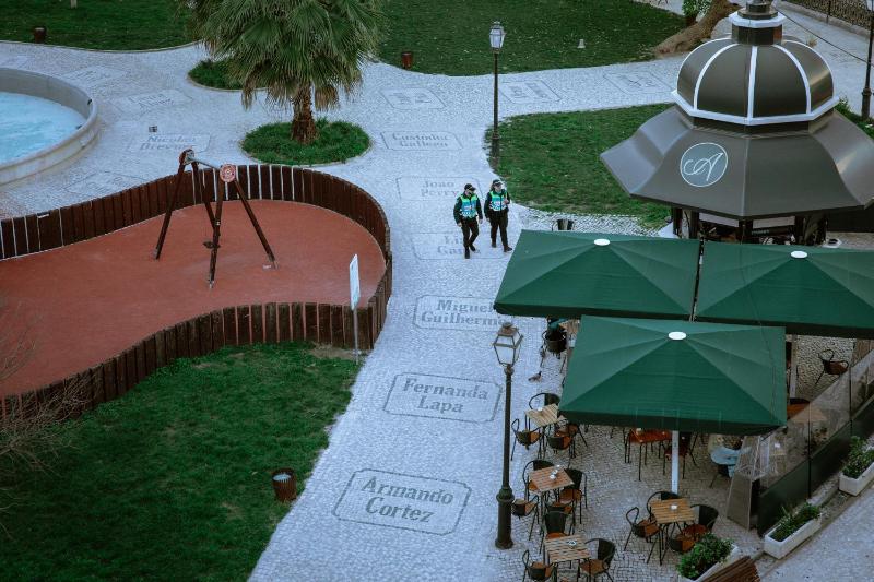 King Room with Garden View image 2