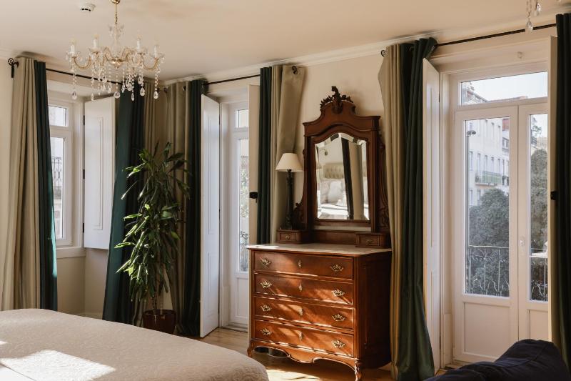 Suite with Garden View image 4