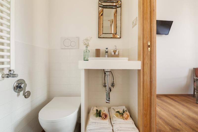 Twin Room image 2
