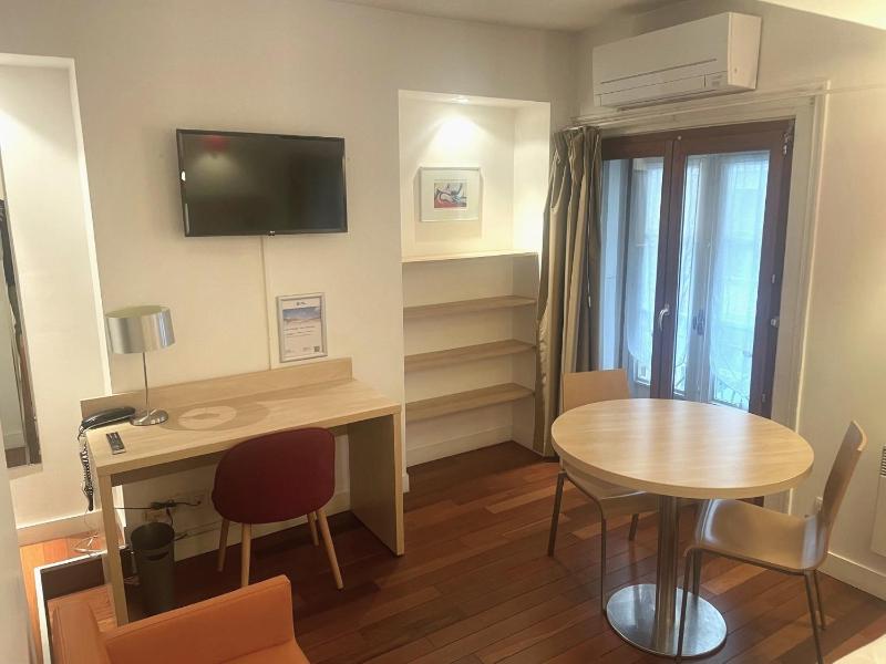 Queen Studio image 1