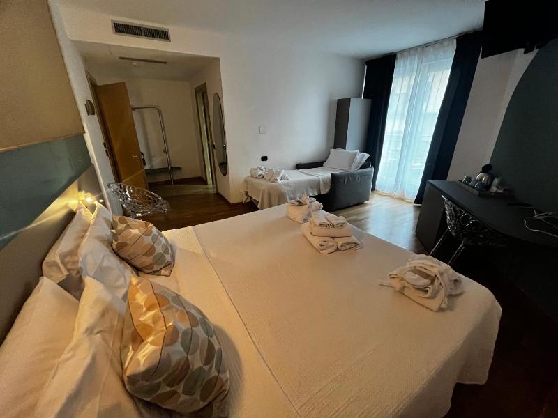 Comfort Triple Room image 4
