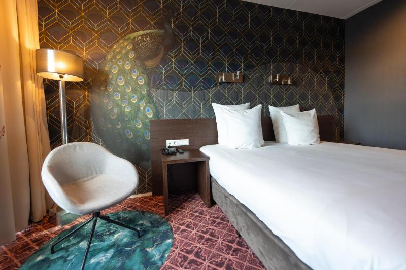 Comfort Top Floor Double Room with View image 1