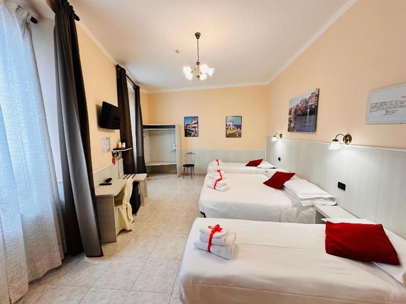 Quadruple Room image 4
