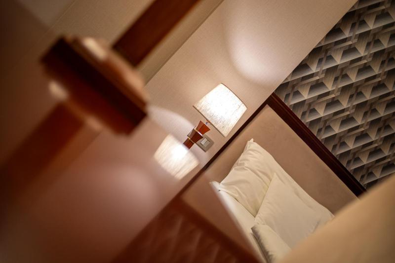 Standard Twin Room image 4