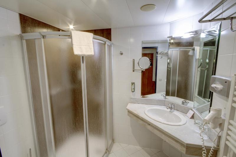 Comfort Single Room image 3