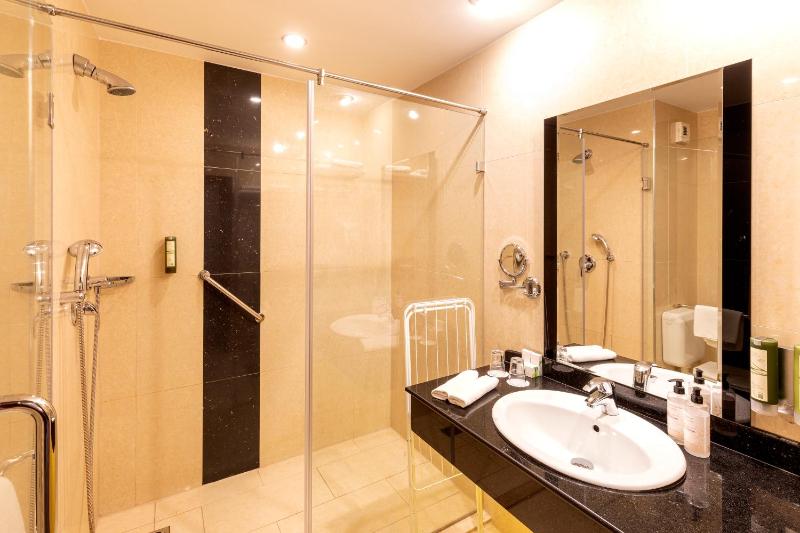 Deluxe Double Room image 3