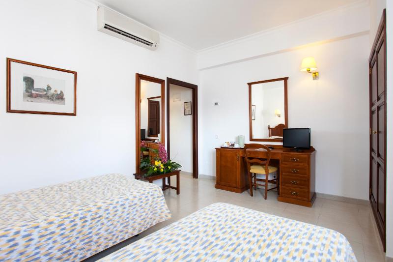 Standard Double Room image 2