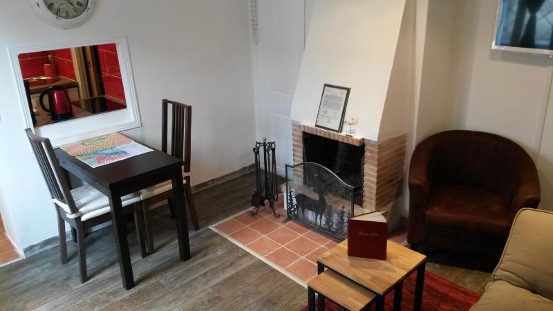 One-Bedroom Apartment image 3