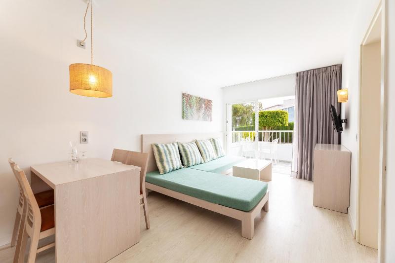 One-Bedroom Apartment with Balcony image 3