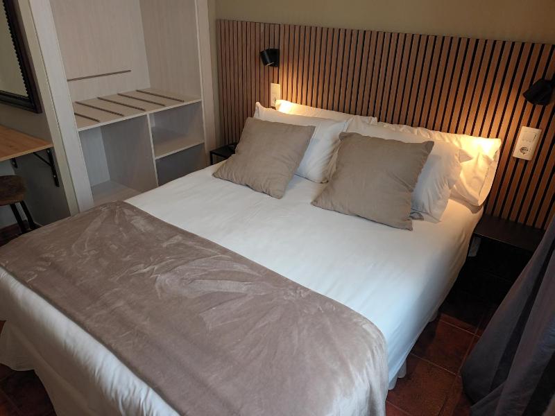 Basic Double Room image 4