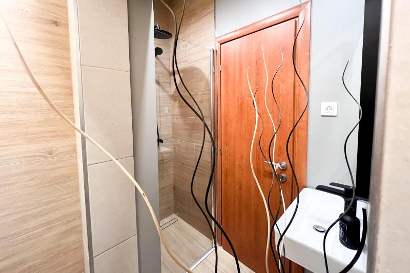Family Four-Bedroom Apartment with Patio, Hot Tub and Sea View image 3
