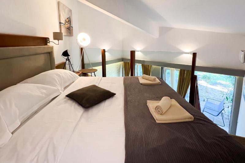 Duplex Studio with Patio and Sea View image 4