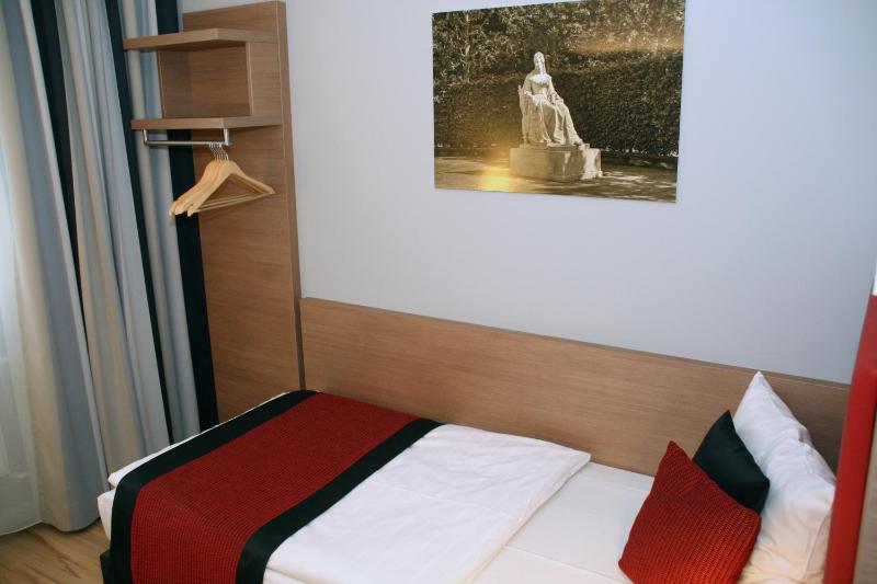 Small Economy Single Room  image 3
