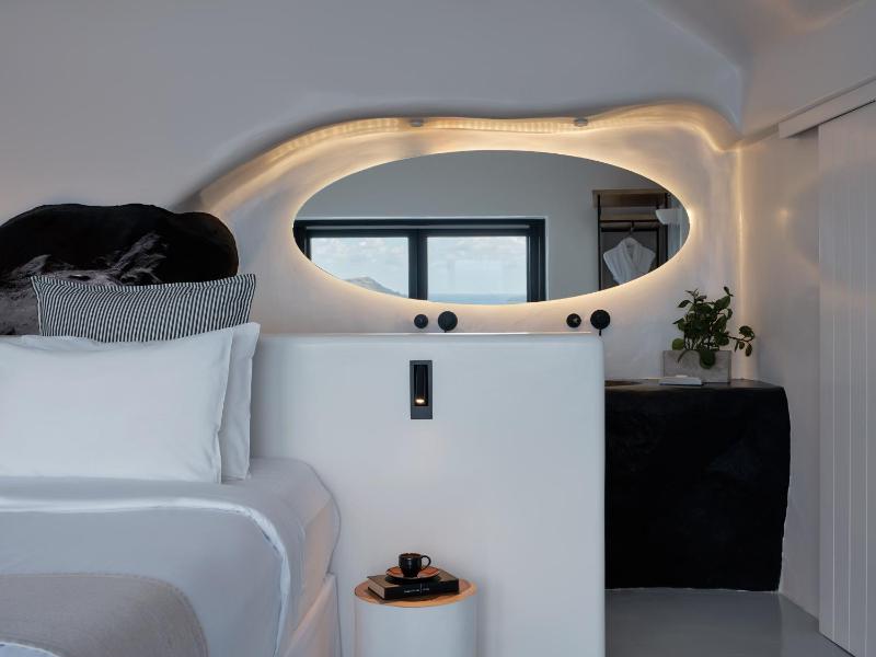 Deluxe Suite image 1