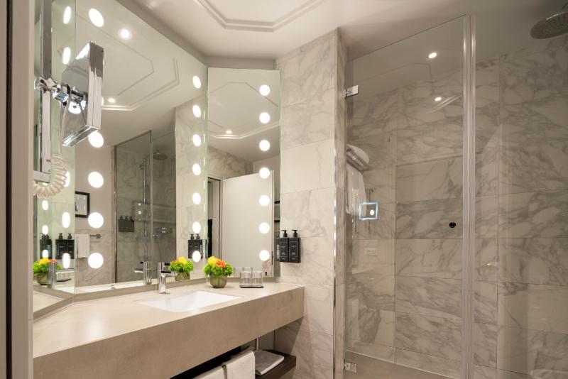 Superior Queen Room image 4