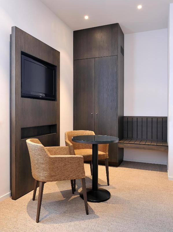 North wing room image 3