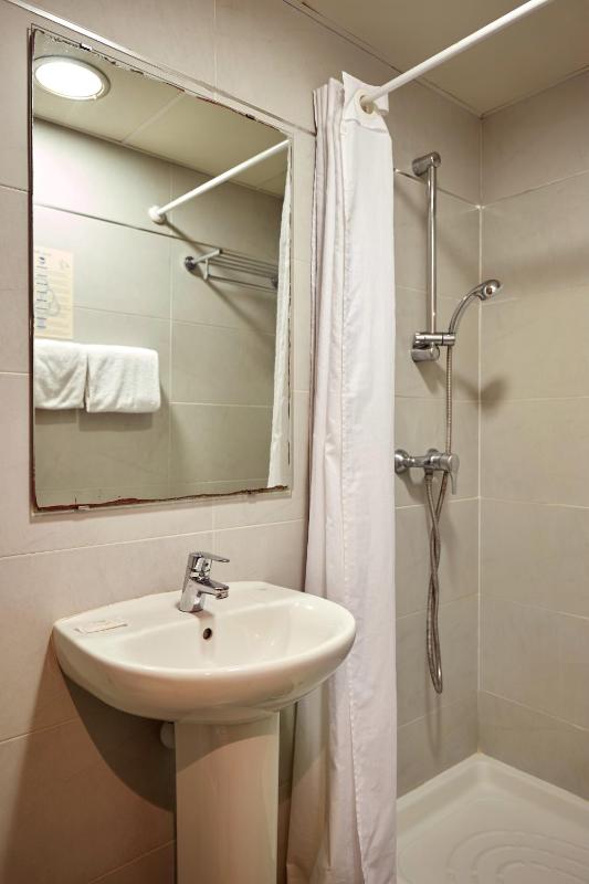 Single Room image 4