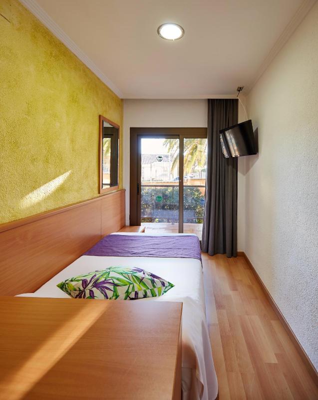 Single Room image 3