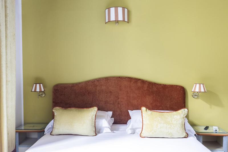 Superior Triple Room image 4