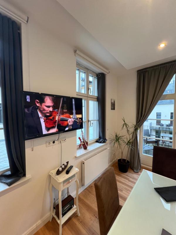Deluxe Double Room with Balcony image 4