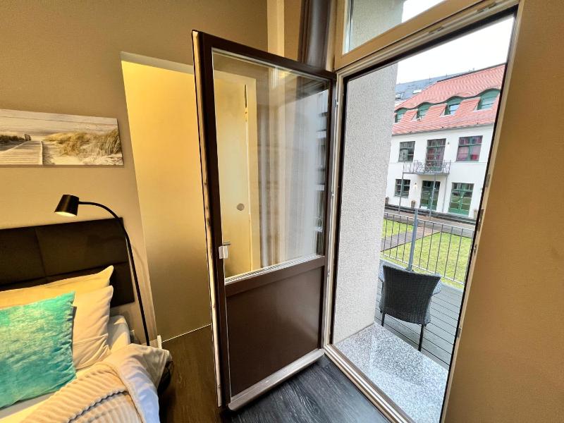 Double Room with Balcony image 4