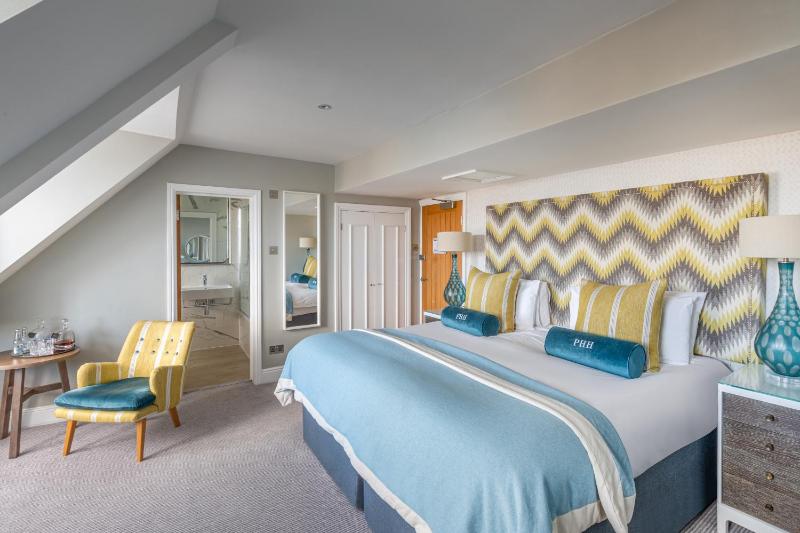 Superior Double Room with Estuary View image 3