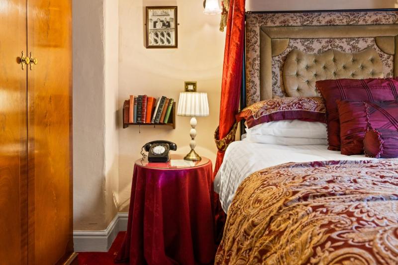 Deluxe Double Room image 4
