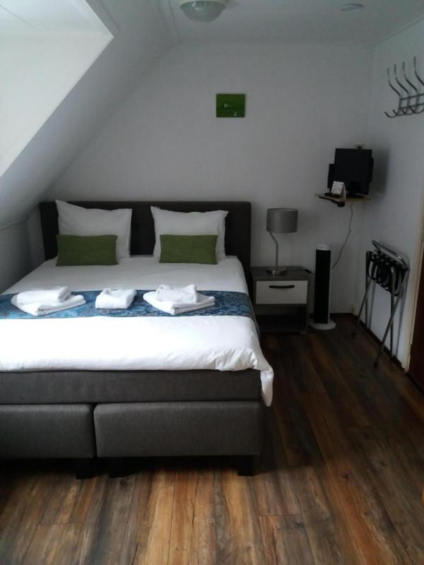 Single Room image 2
