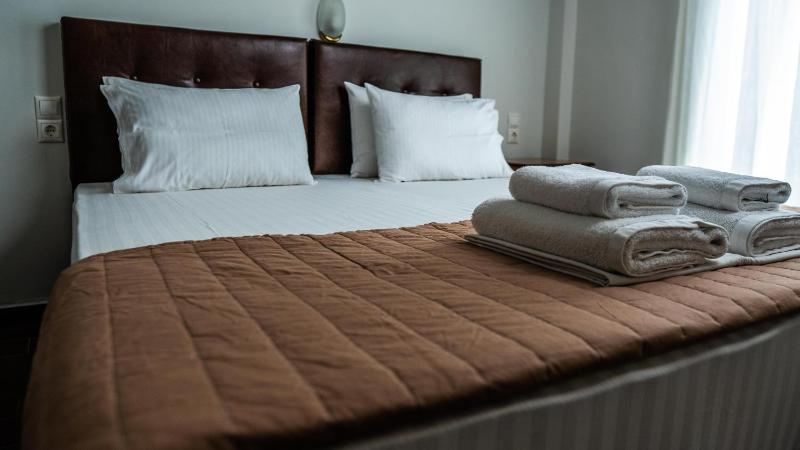 Standard Twin Room with Mountain View image 2