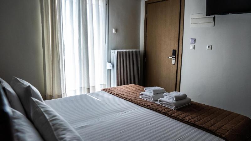 Standard Twin Room with Mountain View image 1