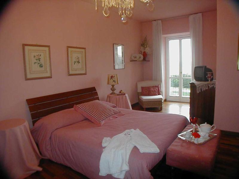 Deluxe Double Room image 3