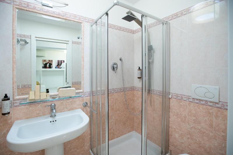Standard Suite image 2
