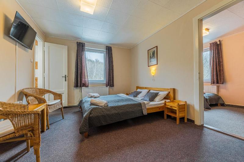 Family Room image 3