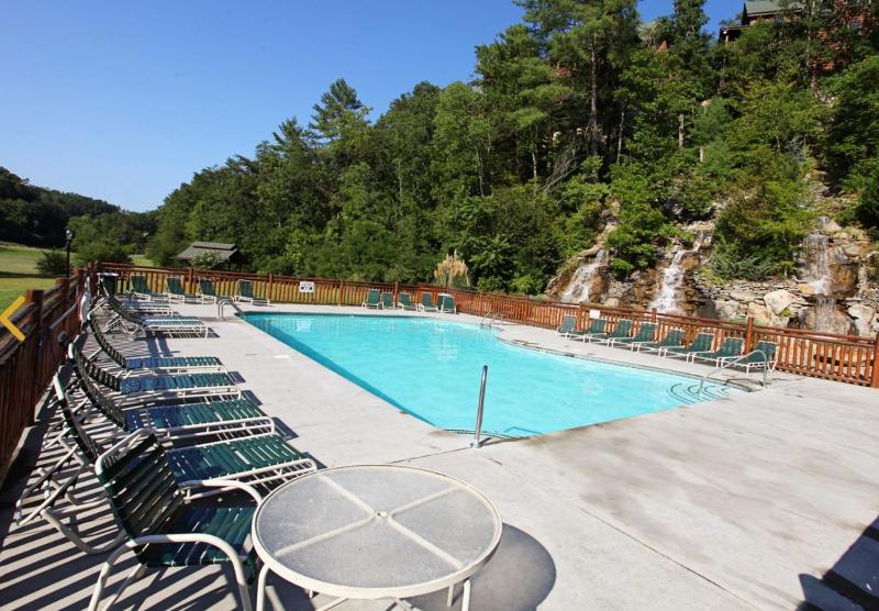 Deluxe Mountain Cabin in Bear Creek Crossing Resort - image 13