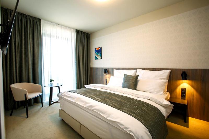 Deluxe Family Room image 1