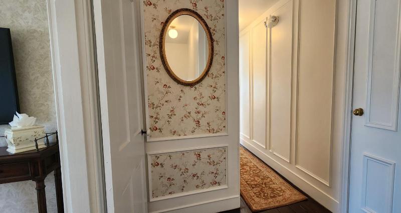 Deluxe King Suite image 3
