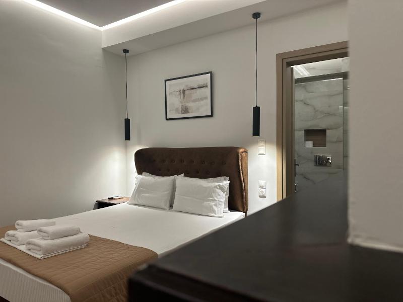 Triple Room with Balcony image 1