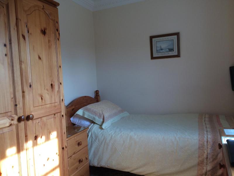 Single Room image 3