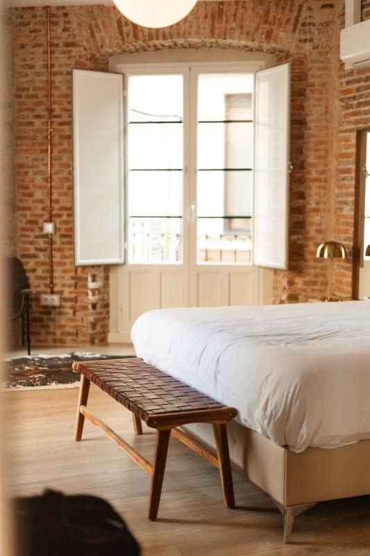 King Suite with Balcony image 3