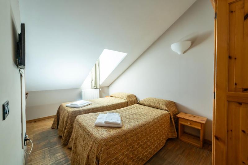 Classic Quadruple Room image 3