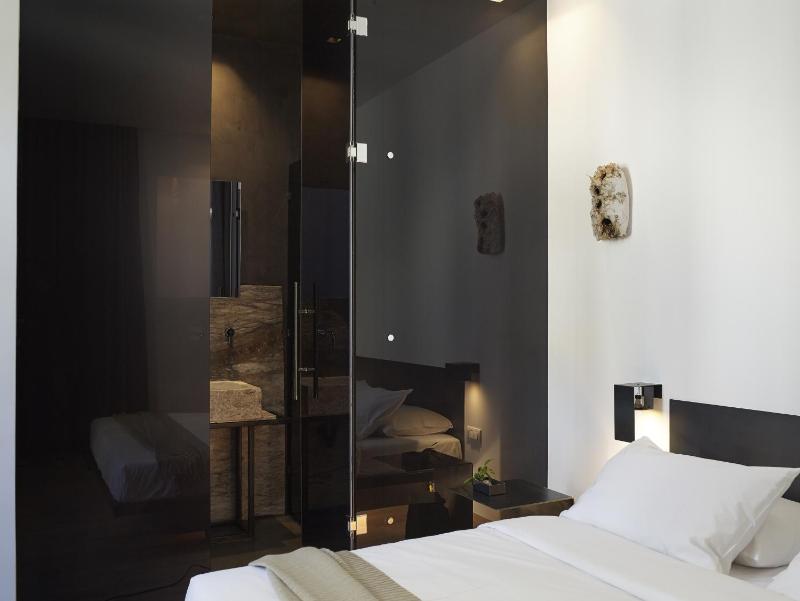 Junior Suite with Private Terrace  image 2